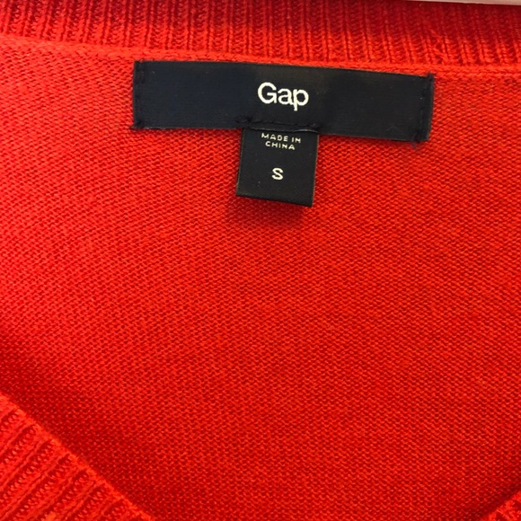 V Neck RED sweater - Picture 3 of 3